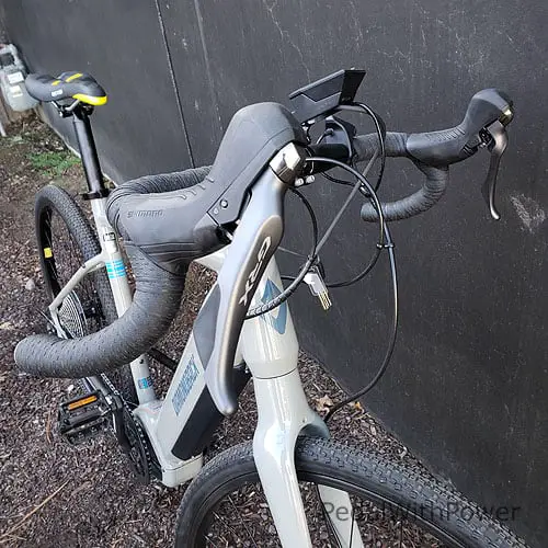 Close up of the shifters on the Diamondback Current 2022