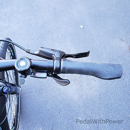 Right grip, shifter, and brake lever on the Haibike Trekking 5 2022