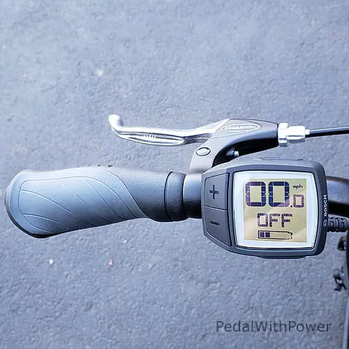Left grip, brake lever, and Bosch Purion display on the Izip Vibe 2021