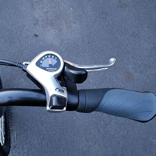 Right grip, shifter, and brake lever on the Izip Vibe 2021