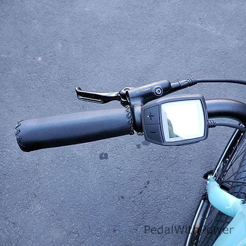 Left grip, brake lever, and Bosch Purion display for the Izip Vida 2021