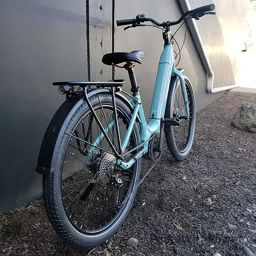Izip Vida 2021 with rack, fenders, and lights from behind