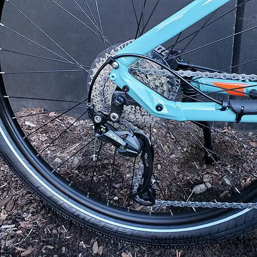 Close up of the rear derailleur on the Izip Vida 2021